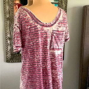 TEE SHIRT DISTRESSED LOOK RED AND BLACK TIE DYE SIZE XS